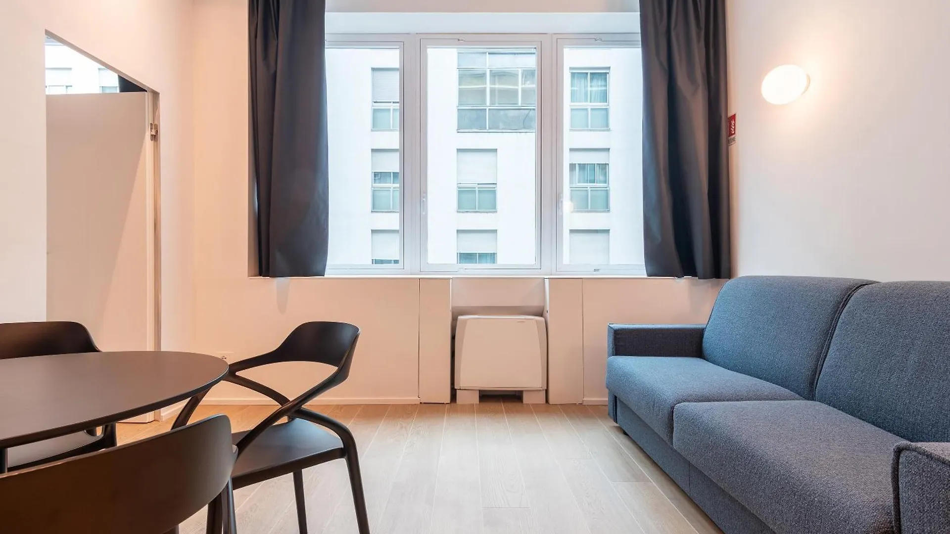 Easyhomes-City Centre Suites ميلان 0*,  إيطاليا