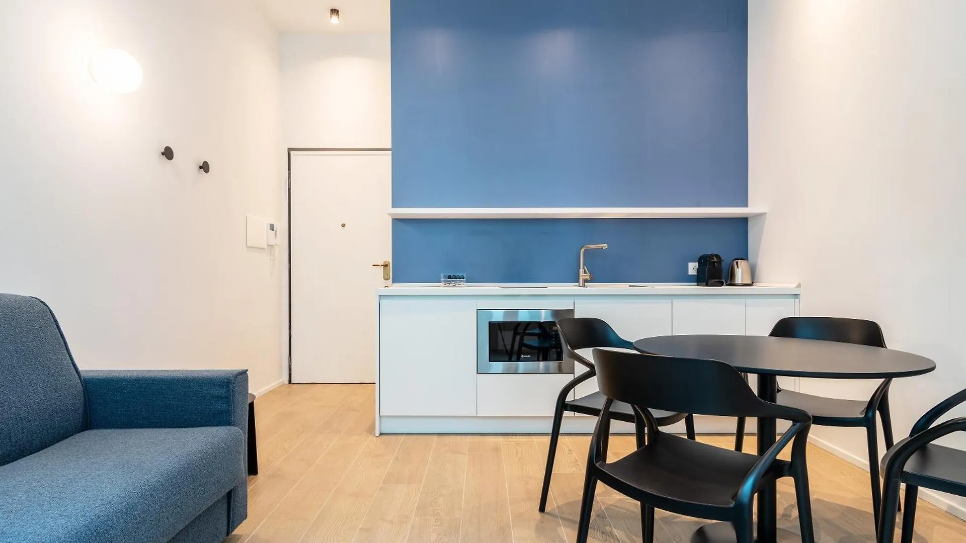 מילאנו Easyhomes-City Centre Suites 0*,