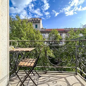  Apartment Casa Alberto Da Giussano, Elegante Bilocale In Centro Con Balcone Sul Parco